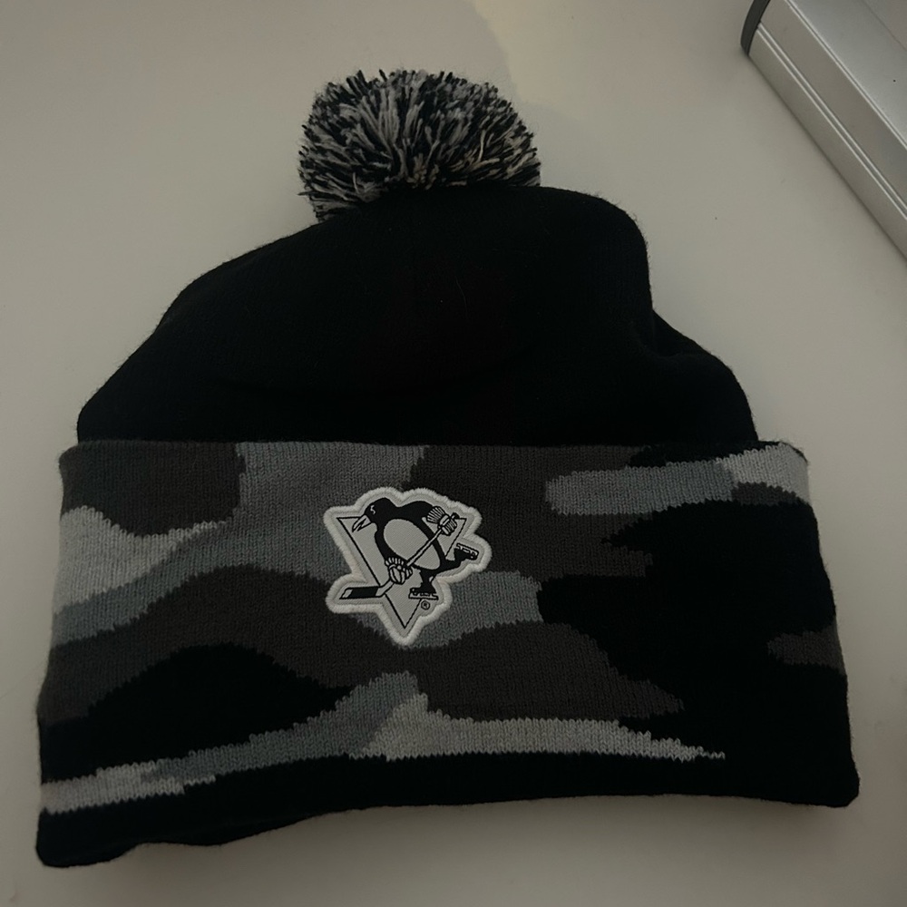 PITTSBURGH PENGUINS BEANIE